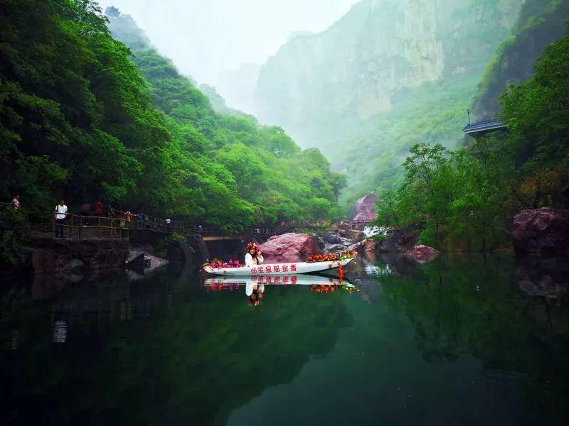 云来山更佳,云去山如画,山因云晦明,云共山高下。我爱山无价,云山也爱咱